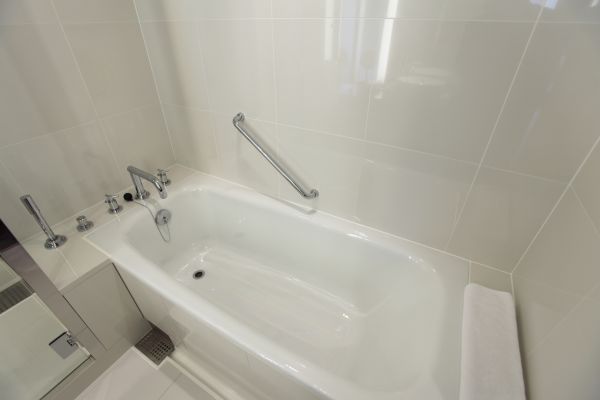 Cost of Bathtub Repair in Baltimore